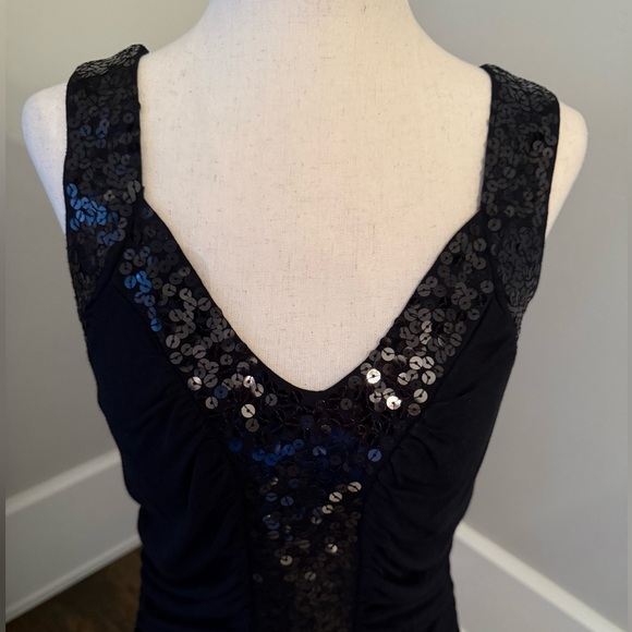 NEW W:SEQUINS! GORGEOUS SLEEVELESS BLACK SEQUINED TOP WITH SEQUINS! 😊🛍️ - Picture 2 of 7